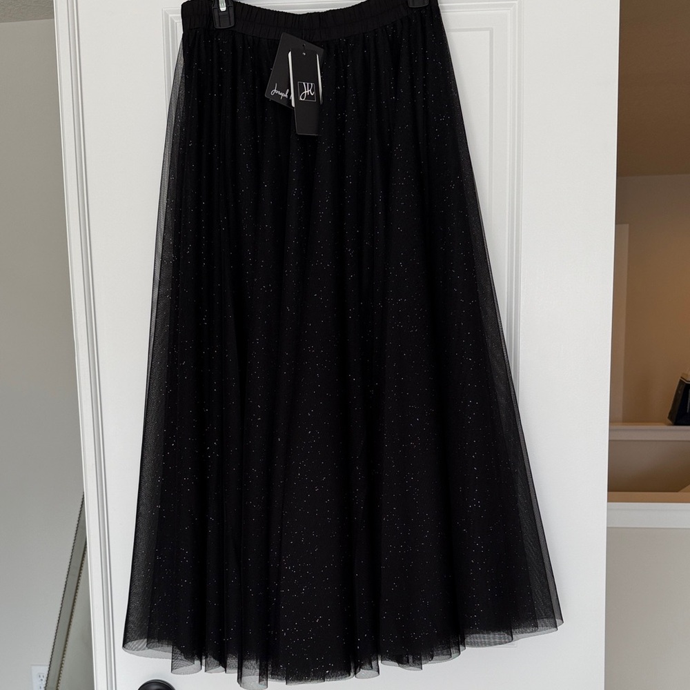 Joseph Ribkoff elegant black skirt in size medium